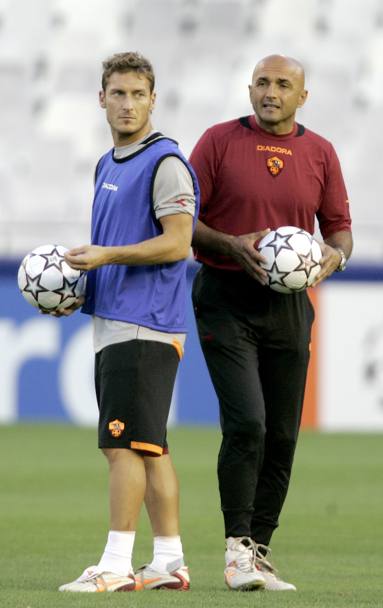 Valencia, 26 settembre 2006: Luciano Spalletti e Francesco Totti durante una seduta di allenamento allo stadio Mestalla (Ap)